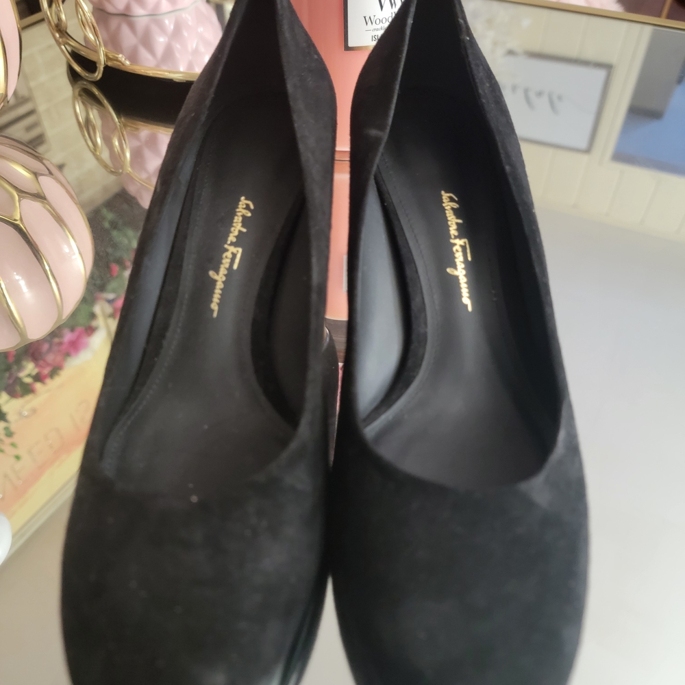 Salvatore Ferragamo Elegant Black Flats
